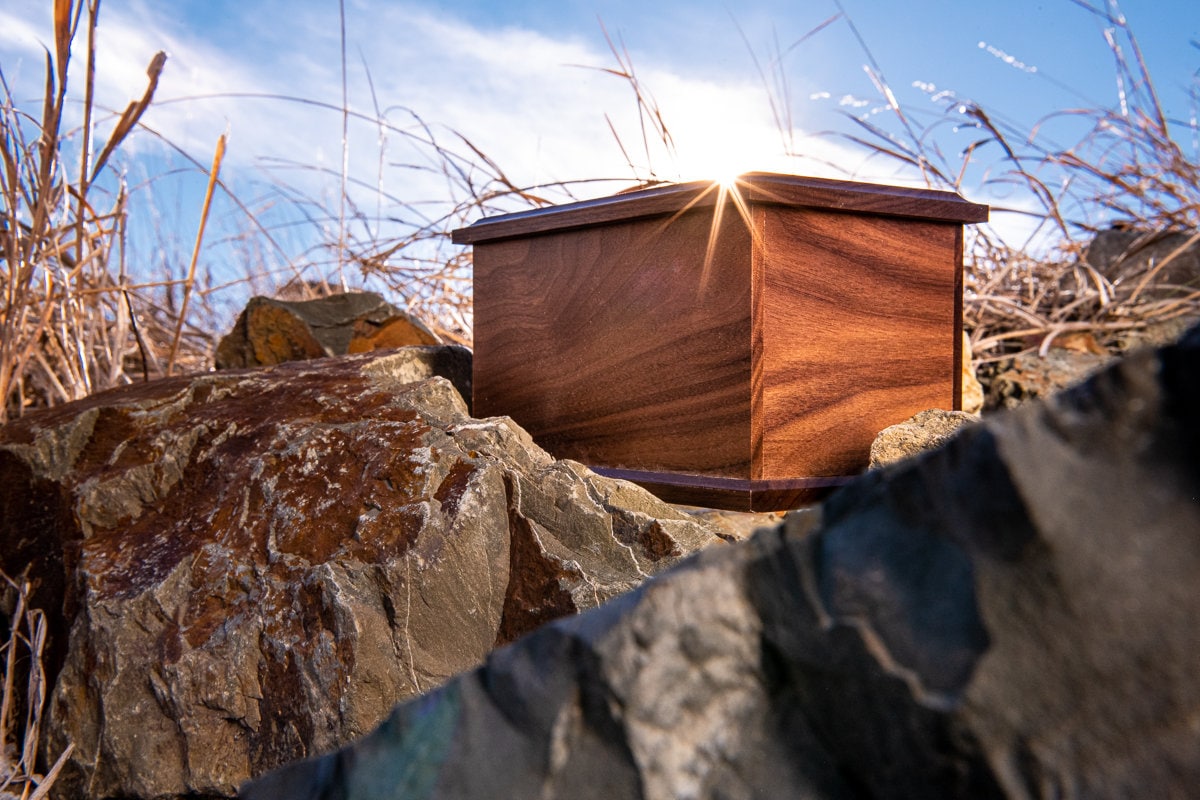 Walnut 300# Urn