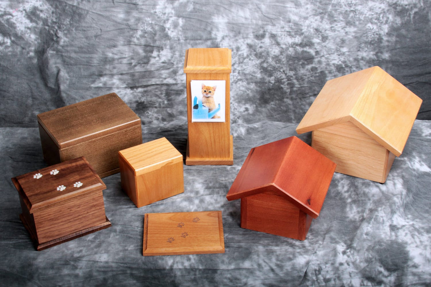 Alder Wood Doghouse Urn – Personalized Pet Memorial