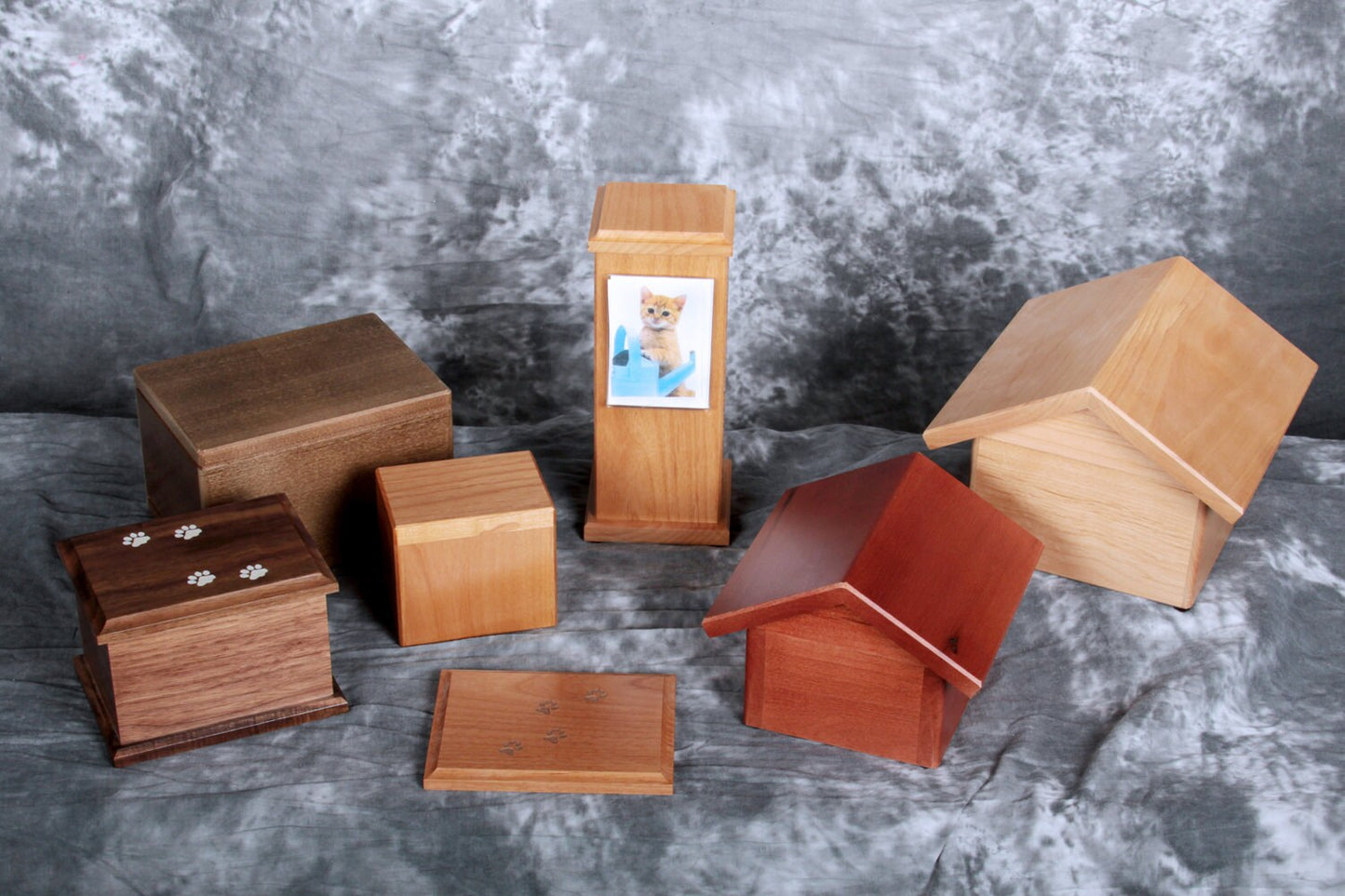Alder Wood Doghouse Urn – Personalized Pet Memorial